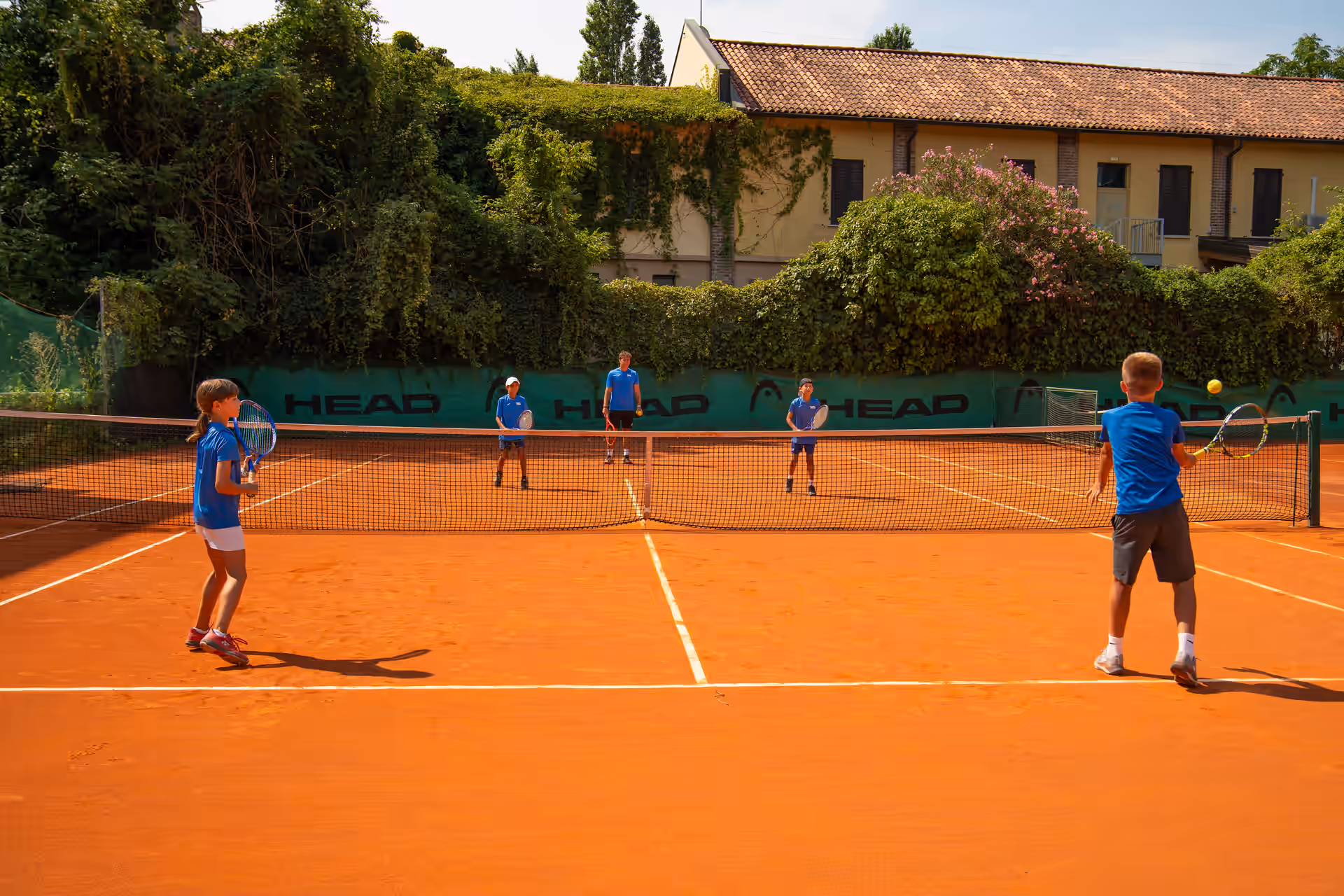 Bambini a scuola tennis TCA